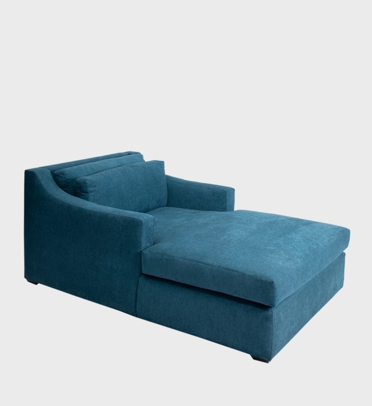 The Cavalli Daybed embodies modern comfort with its clean lines and plush light‑grey upholstery.